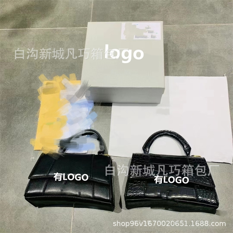Designer Bgs Balencaigass Handbags Classic Bag Buckle Crocodile Sheepskin Pattern Handbag Fashion Messenger Carry One Shoulder, Crocodile pattern
Designer Bgs Balencaigass Handbags Classic Bag Buckle Crocodile Sheepskin Pattern Handbag Fashion Messenger Carry One Shoulder, Crocodile pattern