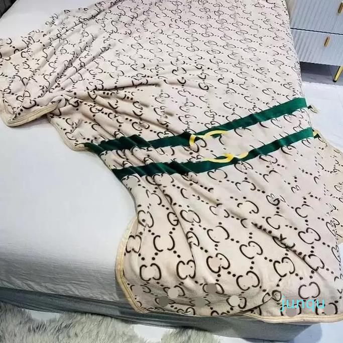 Home modern Blankets high quality rug Fashion adult baby Brand Luxury Designer casual letter pattern blanket flannel throw blanket 02
Home modern Blankets high quality rug Fashion adult baby Brand Luxury Designer casual letter pattern blanket flannel throw blanket 02