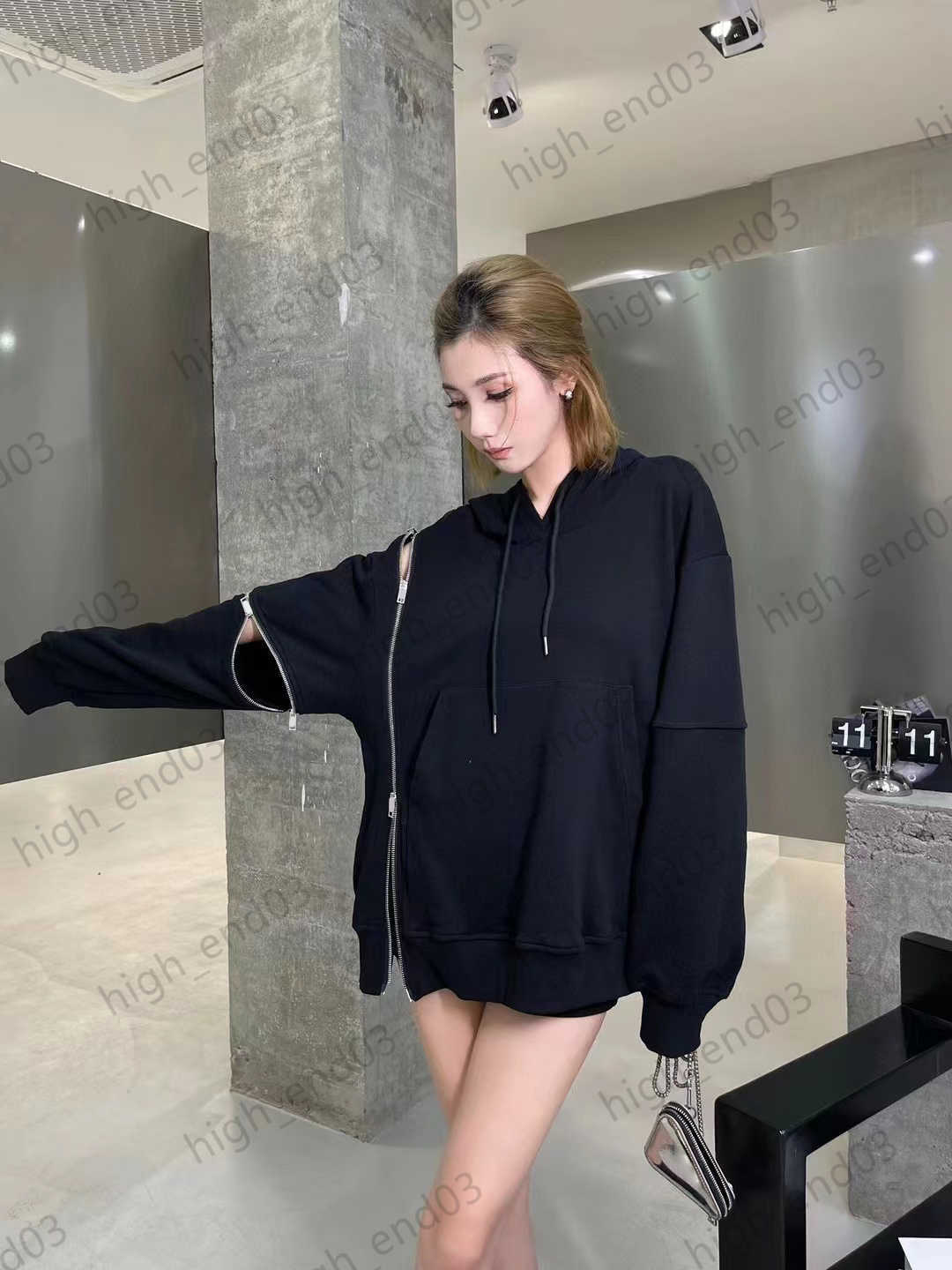 Designer Womens Hooded Sweatshirt Fashion Deconstructs Hoodie Multiple Zipper Design Various Wear Set Woven Fabrics Thickening The Jumper Women Tops
Designer Womens Hooded Sweatshirt Fashion Deconstructs Hoodie Multiple Zipper Design Various Wear Set Woven Fabrics Thickening The Jumper Women Tops