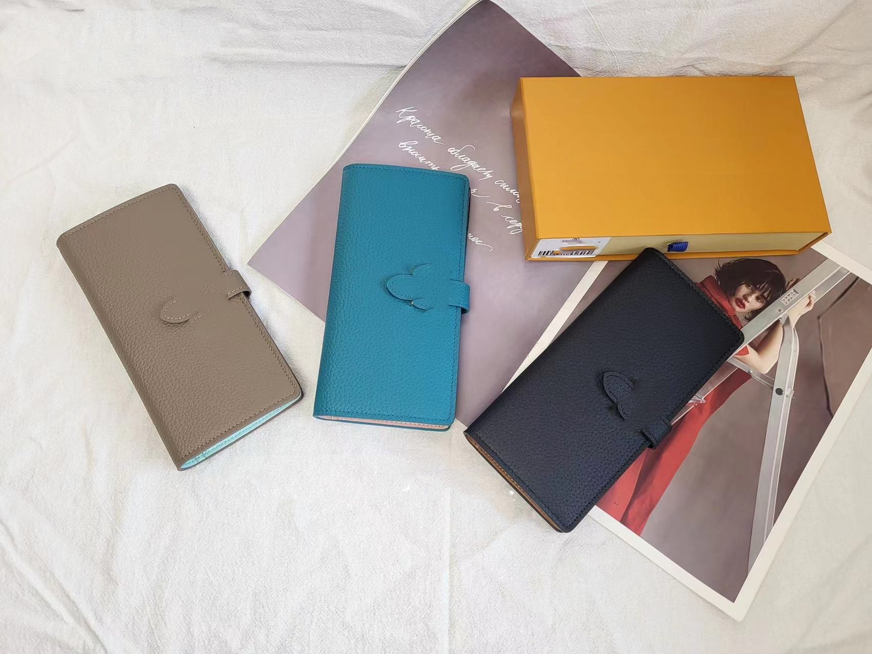 Woman Wallets Designer Purse Ladies Clutch Bags Long Wallet Card Holder Purses Real Leather Taurillon Soft luxury bags 3colors zipper pocket, Black
Woman Wallets Designer Purse Ladies Clutch Bags Long Wallet Card Holder Purses Real Leather Taurillon Soft luxury bags 3colors zipper pocket, Black