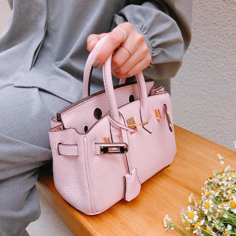 Designers Handbags Herme Birkins Bags 2023 Spring and Summer New Fashion High Quality Leather Litchi Pattern Mini Handheld Crossbody Female, Cherry blossom powder 20cm counter quali
Designers Handbags Herme Birkins Bags 2023 Spring and Summer New Fashion High Quality Leather Litchi Pattern Mini Handheld Crossbody Female, Cherry blossom powder 20cm counter quali