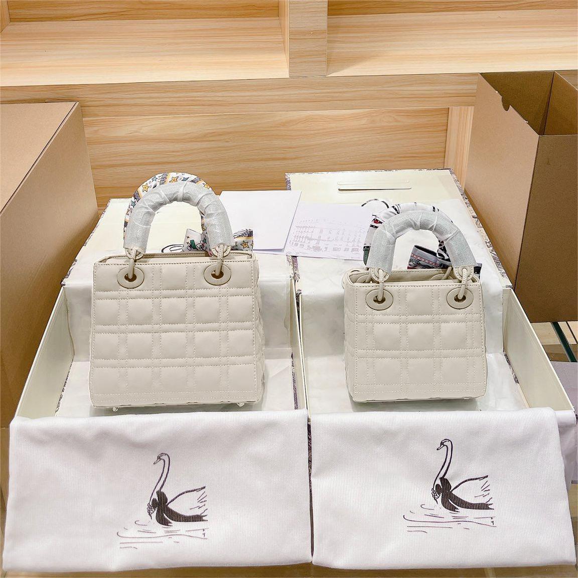 Designer Lady Bag Handbag Shoulder Cross body Clutch Flap Evening Bags Tote Purse Wallet Letters Fanny Stripes Check Tartan Geometric Women Luxury Handbags with box, Color z
Designer Lady Bag Handbag Shoulder Cross body Clutch Flap Evening Bags Tote Purse Wallet Letters Fanny Stripes Check Tartan Geometric Women Luxury Handbags with box, Color z