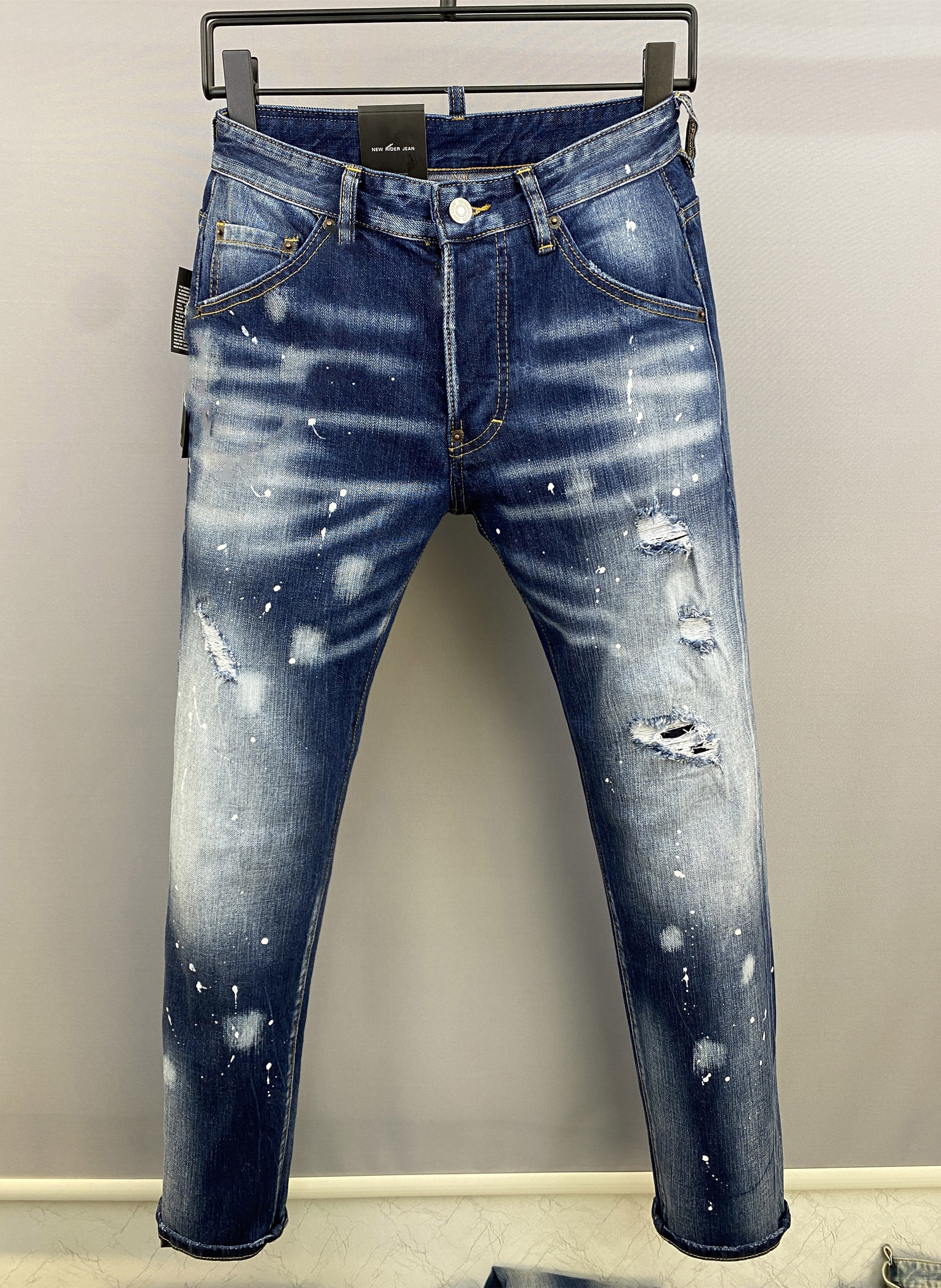 2022 new men jeans hole light blue dark gray italy brand man long pants trousers streetwear denim skinny slim straight biker jean for d2 quality size dsq 9873, 9872 
2022 new men jeans hole light blue dark gray italy brand man long pants trousers streetwear denim skinny slim straight biker jean for d2 quality size dsq 9873, 9872