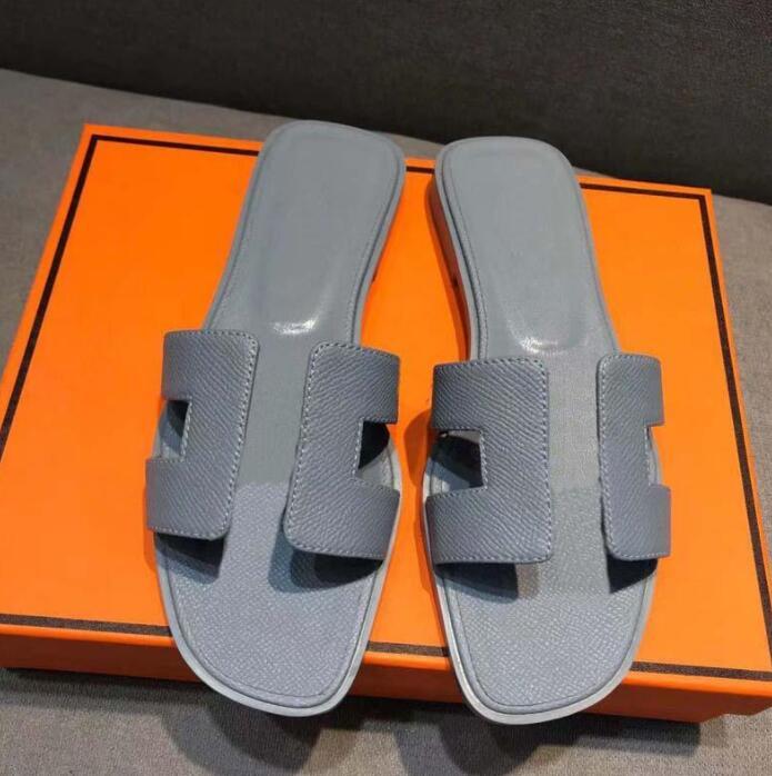 Luxury designer leather ladies sandals summer flat shoes fashion beach women slippers H letter drag 35-43, Color 20
Luxury designer leather ladies sandals summer flat shoes fashion beach women slippers H letter drag 35-43, Color 20
