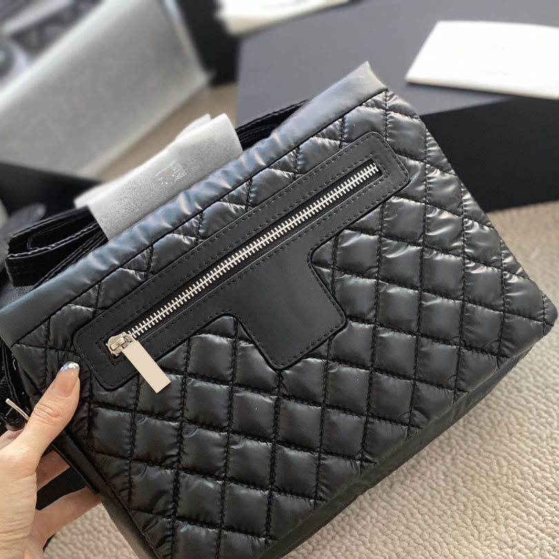 Womens Jumbo Cotton Padded Waterproof Quilted Bags Satchels Large Capacity Luxury Designer Outdoor Sacoche Black Purse handabgs 27X20X6CM, Box
Womens Jumbo Cotton Padded Waterproof Quilted Bags Satchels Large Capacity Luxury Designer Outdoor Sacoche Black Purse handabgs 27X20X6CM, Box