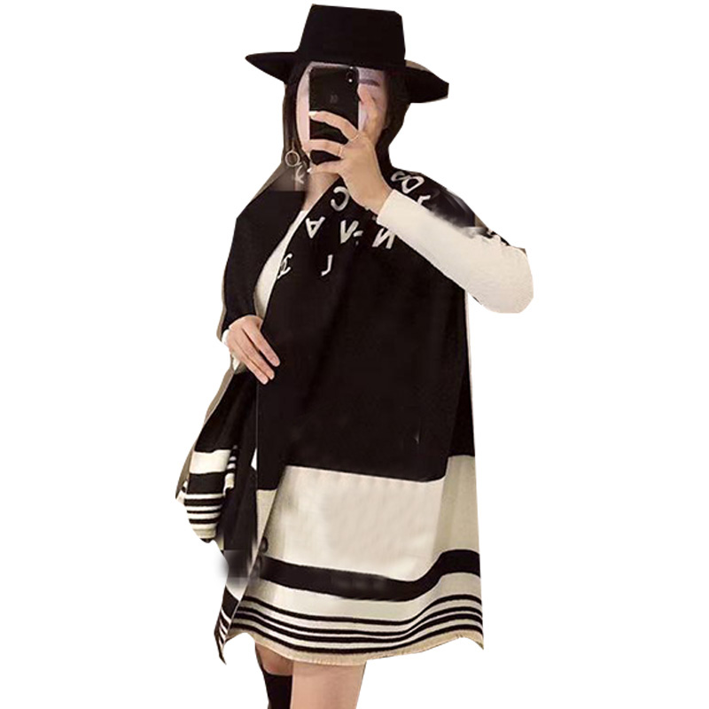 2022 Brand Wool Scarfs Winter Spring 100% Cashmere Scarf fashion Men Women Designer Classic Letter pattern Pashmina shawl Scarves New Gift Fashion with box
2022 Brand Wool Scarfs Winter Spring 100% Cashmere Scarf fashion Men Women Designer Classic Letter pattern Pashmina shawl Scarves New Gift Fashion with box