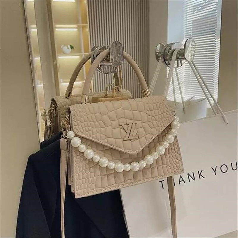 2022 New Fashion luxurys Designers Women Sliver Chain Crossbody Bag Leather Handbag Tote Ladies Flip Cover Diagonal Shoulder Bags Wallet, Black
2022 New Fashion luxurys Designers Women Sliver Chain Crossbody Bag Leather Handbag Tote Ladies Flip Cover Diagonal Shoulder Bags Wallet, Black