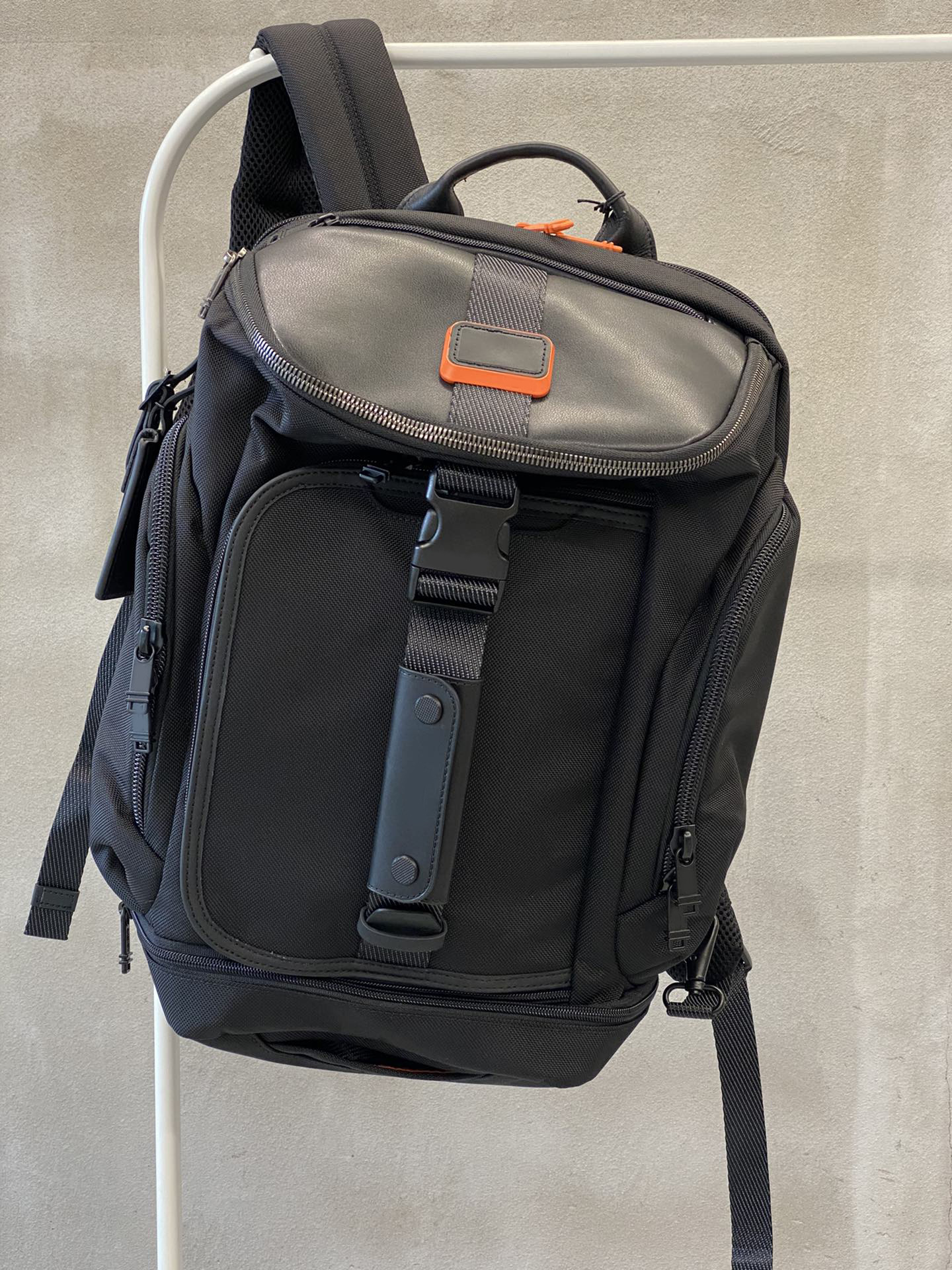 Mens sport travel Backpacks tumin Bravo alpha nylon men's black business backpack dore computer bag Tumi backpack, I need see other product
Mens sport travel Backpacks tumin Bravo alpha nylon men's black business backpack dore computer bag Tumi backpack, I need see other product