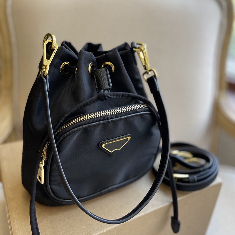 Black Designer Bucket Bag Nylon Small Pouch Women Shoulder Bag Chain Bags Luxury Designers Crossbody Triangle Wallet Handbag Handbags 1028, Black correct triangle
Black Designer Bucket Bag Nylon Small Pouch Women Shoulder Bag Chain Bags Luxury Designers Crossbody Triangle Wallet Handbag Handbags 1028, Black correct triangle
