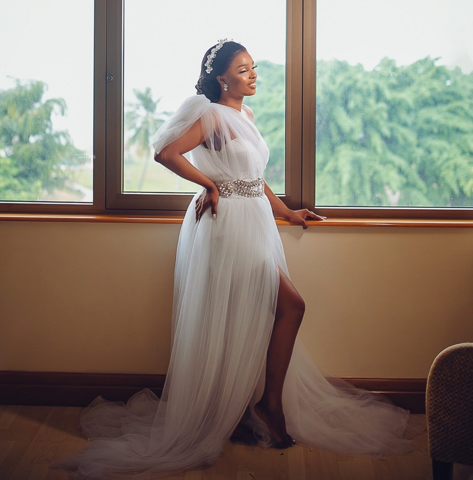 Sexy African White Wedding Dress 2023 Aso Ebi Bride Bridal Gowns One Shoulder Side Split A Line Crystal Robes De Mariee