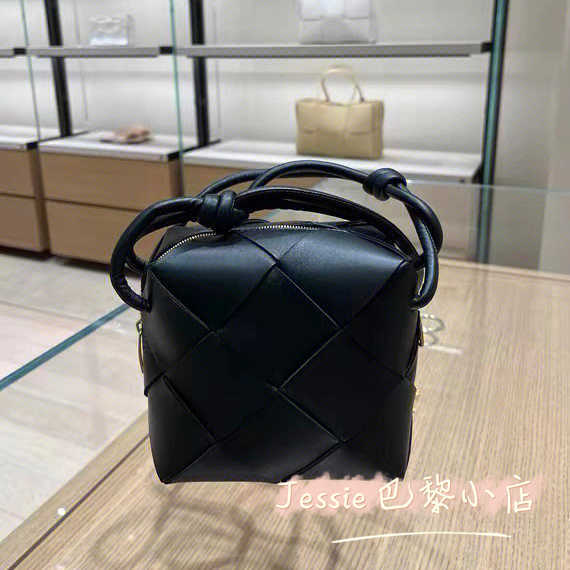 Classic fashion woven Bottess bags Venetas cross-country camera Cassette Woven Box Camera One shoulder diagonal women's have logo, Black
Classic fashion woven Bottess bags Venetas cross-country camera Cassette Woven Box Camera One shoulder diagonal women's have logo, Black