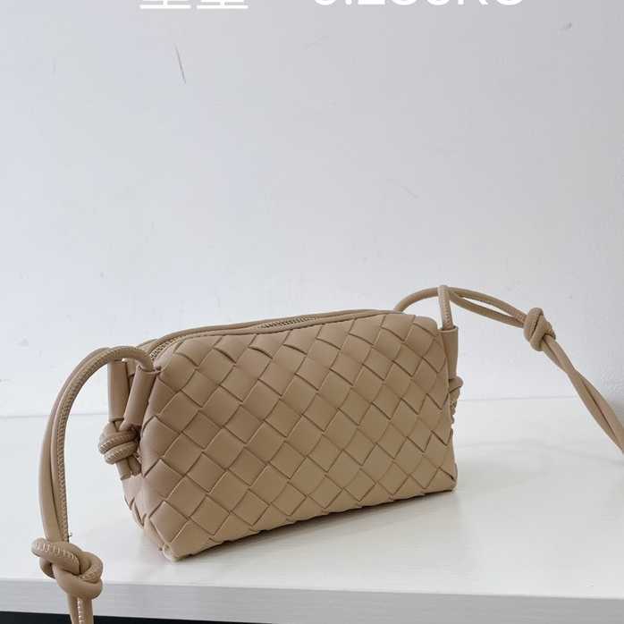 Classic fashion woven Bottess bags Venetas cross-country camera 2022 New Woven Camera Versatile One Shoulder Crossbody Women's Large Capacity Knot Sma have logo, Classic black
Classic fashion woven Bottess bags Venetas cross-country camera 2022 New Woven Camera Versatile One Shoulder Crossbody Women's Large Capacity Knot Sma have logo, Classic black
