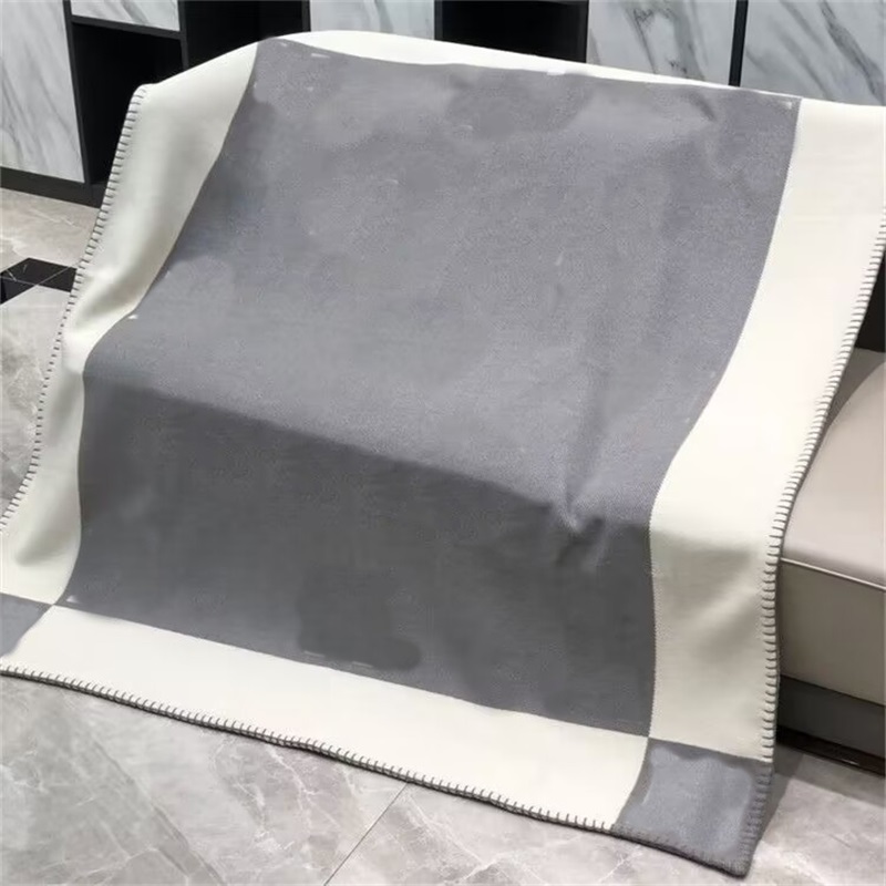 Fashion Designer Blankets Cashmere Bedding Rug Christmas Wool Soft Home Textiles Supplies Letter Comforters Fleece Throw Blanket Winter Rugs