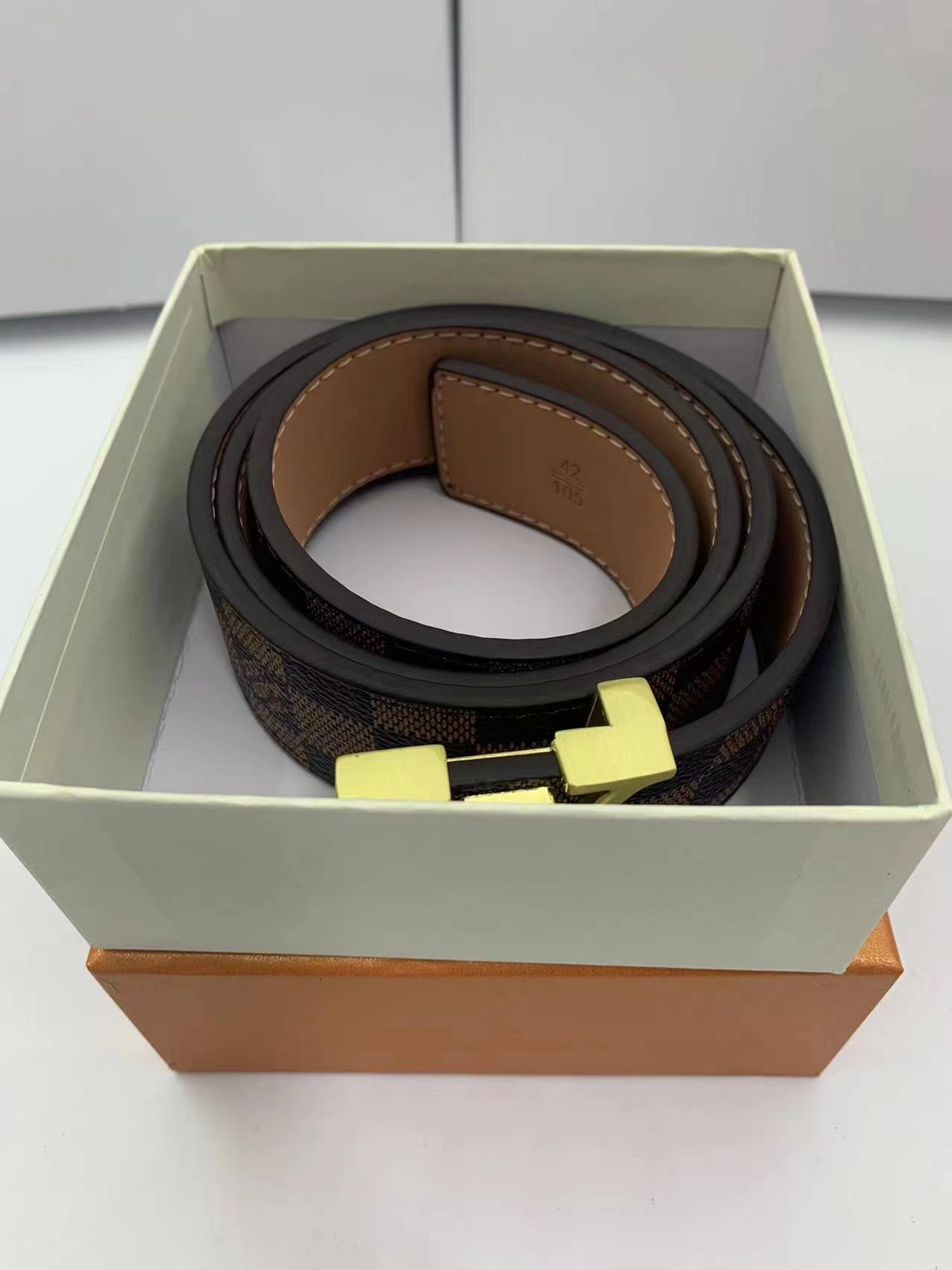 With Box High Luxury Brand Buckle Belts Designer Fashion Classic Metal Belt Leather Men Women Belt Width 3.8 CM Louiseity Vuttons Viutonity GGs, Aaa
With Box High Luxury Brand Buckle Belts Designer Fashion Classic Metal Belt Leather Men Women Belt Width 3.8 CM Louiseity Vuttons Viutonity GGs, Aaa