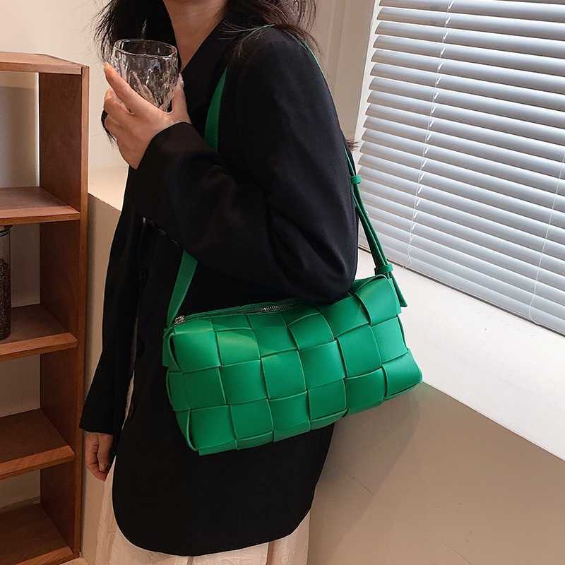 Luxurious Designer Bottess bags Venetas Popular casual women's hand 2022 new summer one shoulder woven simple texture, Black
Luxurious Designer Bottess bags Venetas Popular casual women's hand 2022 new summer one shoulder woven simple texture, Black