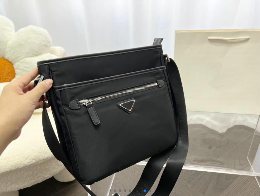 Mens designers briefcase Shoulder Bags fashion high quality nylon Handbags Bestselling wallet women bags Crossbody bag Hobo purses, Black
Mens designers briefcase Shoulder Bags fashion high quality nylon Handbags Bestselling wallet women bags Crossbody bag Hobo purses, Black
