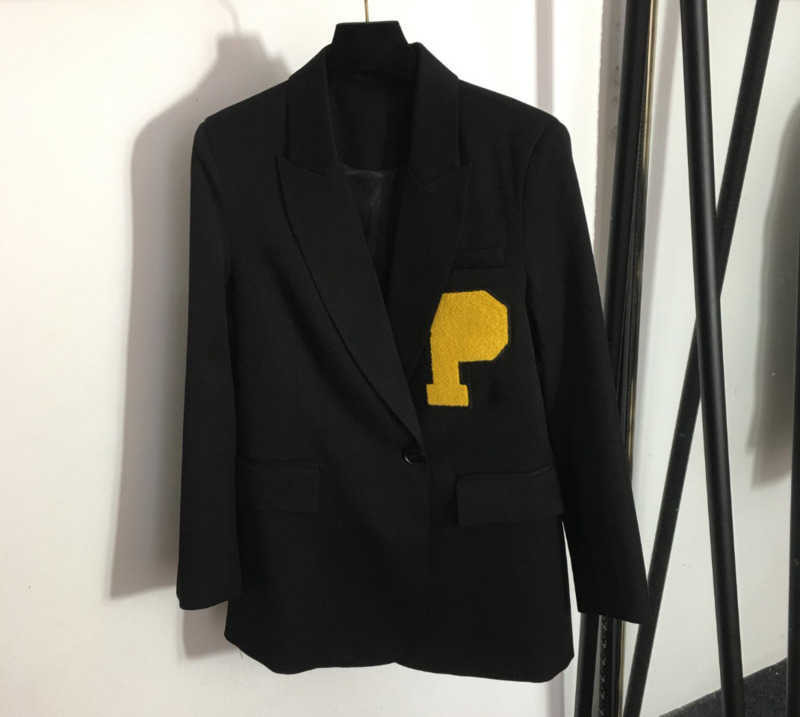 Designer Jacket Womens Plush Embroidered Letters Soft Lining Lapel Pocket Jackets One Buckle Front Back Slit Design Coats Top Profile Fashion Women Suit 1970, 14
Designer Jacket Womens Plush Embroidered Letters Soft Lining Lapel Pocket Jackets One Buckle Front Back Slit Design Coats Top Profile Fashion Women Suit 1970, 14