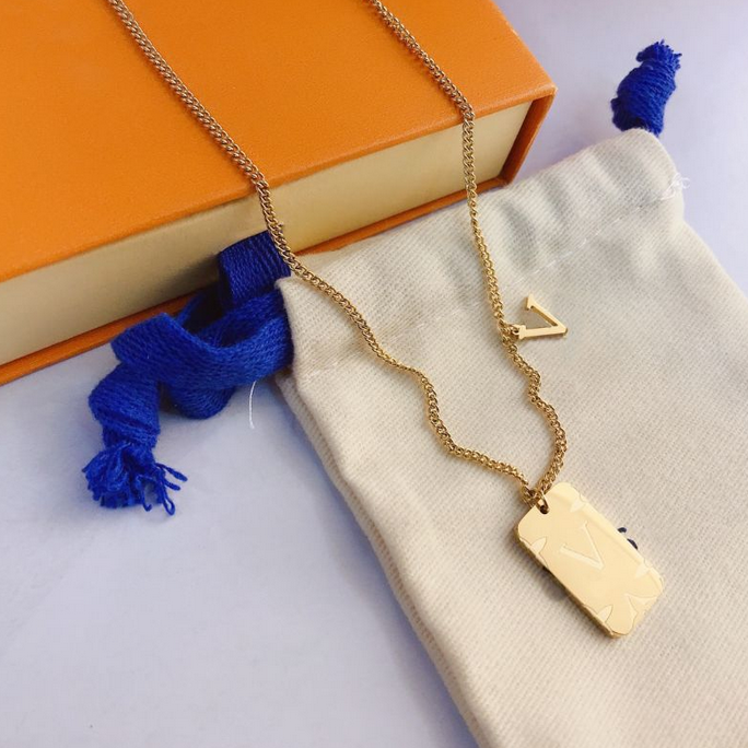 23ss Charm Selected Square Brand Pendant Necklace Fashion Designer Jewelry Female Campus Couple Romantic Mature Women Perfect Gift Luxury and Delicate
23ss Charm Selected Square Brand Pendant Necklace Fashion Designer Jewelry Female Campus Couple Romantic Mature Women Perfect Gift Luxury and Delicate
