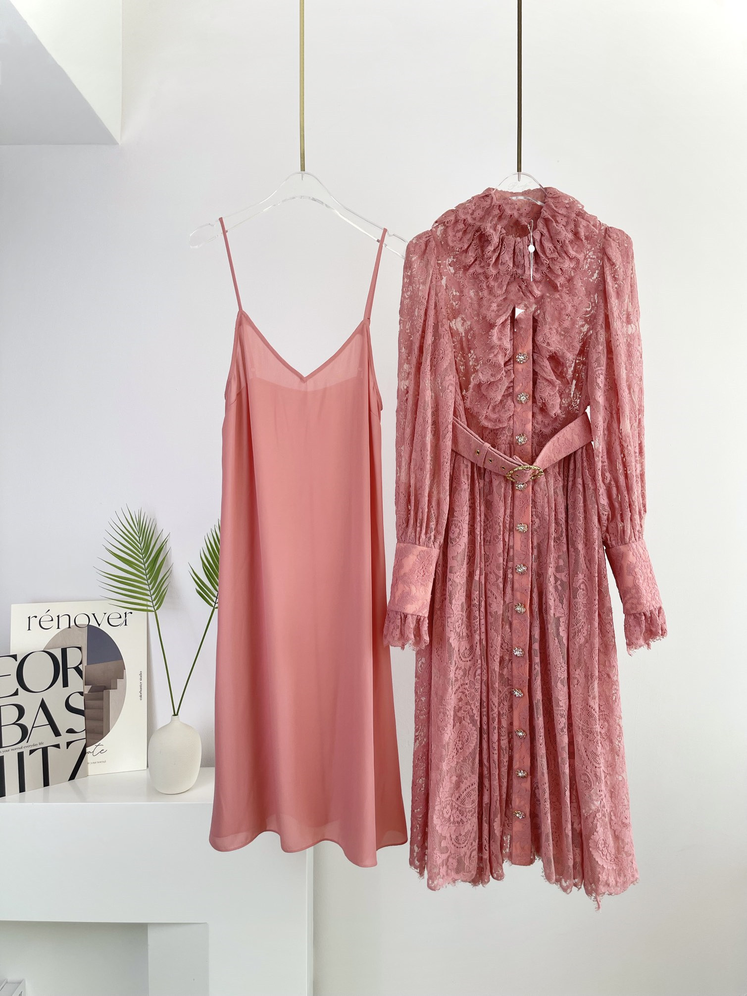 Runway Dresses 2022 Australian designer designed a new style lace ruffle long sleeve mid length dress in autumn and winter, Champagne
Runway Dresses 2022 Australian designer designed a new style lace ruffle long sleeve mid length dress in autumn and winter, Champagne