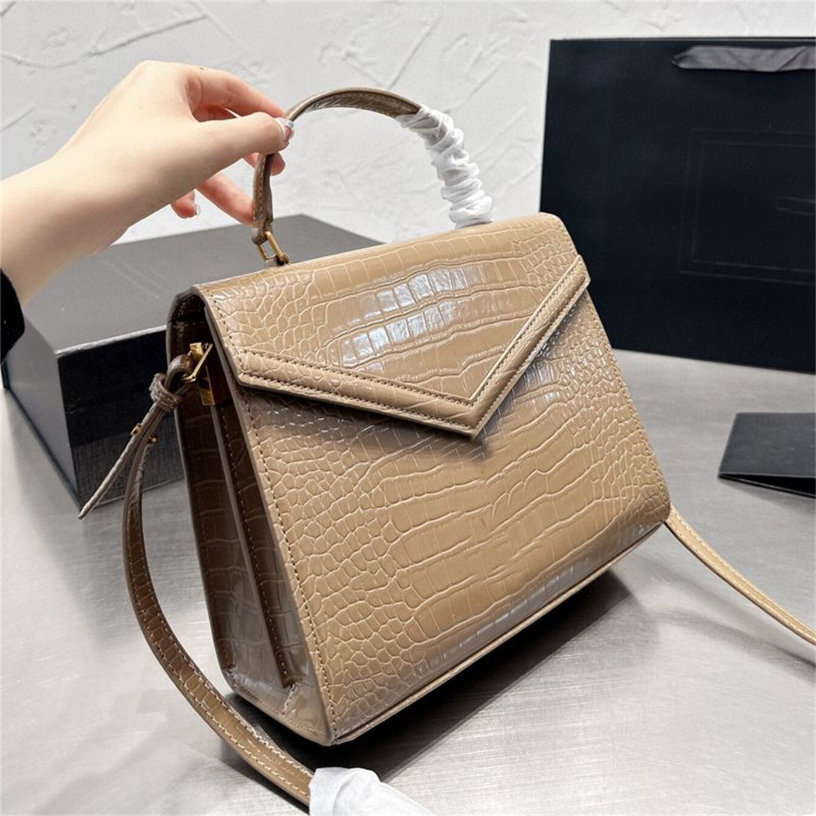 Cassandra woman luxurys designers yslity shoulder bag chain bags lady Womens crossbody tote Hobo Y type quilted lattice Shoulder Purses Genuine Leather Handbags
Cassandra woman luxurys designers yslity shoulder bag chain bags lady Womens crossbody tote Hobo Y type quilted lattice Shoulder Purses Genuine Leather Handbags