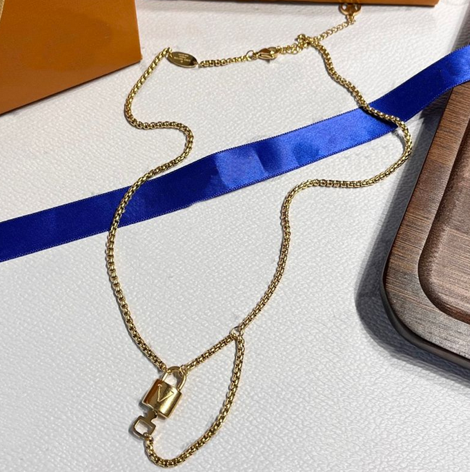 23ss Luxury Designer Stainless Steel Necklaces Pendant Choker Pendant Chain Women Plated Letter Statement Jewelry Accessories Adjustable Size
23ss Luxury Designer Stainless Steel Necklaces Pendant Choker Pendant Chain Women Plated Letter Statement Jewelry Accessories Adjustable Size