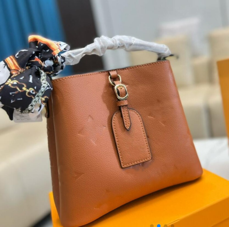 Designer Bucket bag neonoe handbags black totes women Shoulder crossbody bag ladies genuine leather letter embossing messenger wallet Luxurys
Designer Bucket bag neonoe handbags black totes women Shoulder crossbody bag ladies genuine leather letter embossing messenger wallet Luxurys