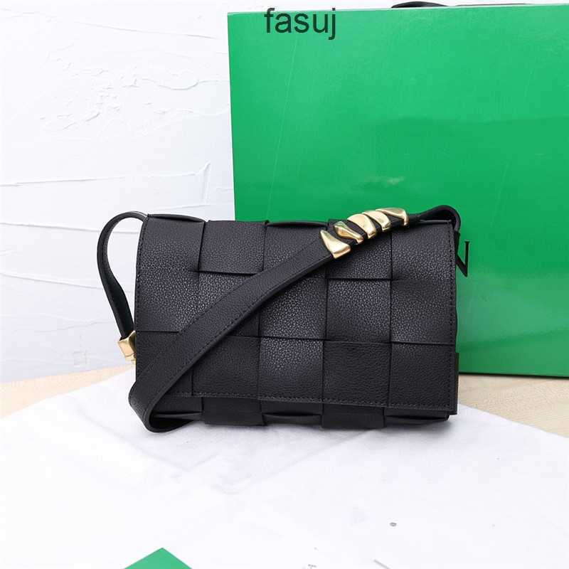 Fashion Ladies Bottess bags Venetas New divani casette metal bu le shoulder strap woven pillow single litchi pattern small square, Black
Fashion Ladies Bottess bags Venetas New divani casette metal bu le shoulder strap woven pillow single litchi pattern small square, Black