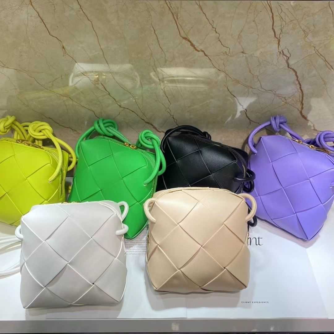 Classic fashion woven Bottess bags Venetas cross-country camera New hand cowhide cross body have logo, Ke se
Classic fashion woven Bottess bags Venetas cross-country camera New hand cowhide cross body have logo, Ke se