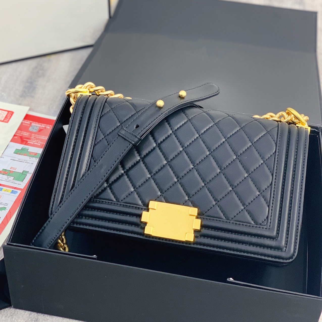 Top Designer bags custom luxury brand Caviar CFhandbag channel Women's bag 2022leather gold chain crossbody 2.55cm black and white pink cattle, Box
Top Designer bags custom luxury brand Caviar CFhandbag channel Women's bag 2022leather gold chain crossbody 2.55cm black and white pink cattle, Box