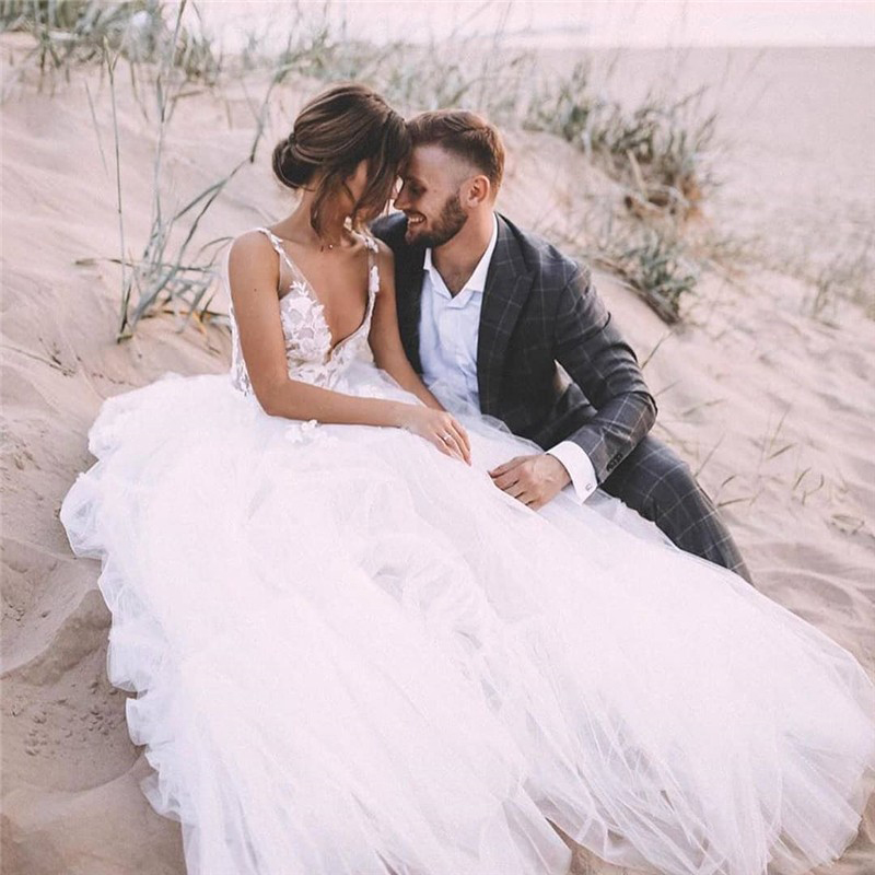 Beach V-Neck Appliques Lace Tulle Backless Boho Wedding Gowns Boheimian A-e Princess Bridal Dress