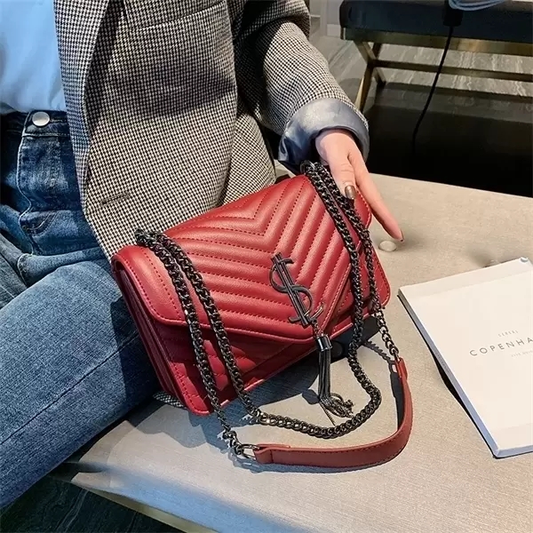 2022 brand Luxury Handbags Women Bags Designer leather Small black bag new tramp bag One shoulder chain messenger bag
2022 brand Luxury Handbags Women Bags Designer leather Small black bag new tramp bag One shoulder chain messenger bag