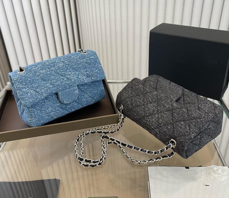 Designer Bags High Quality Blue Large Denim Shoulder Bags Silver Chain Crossbody Diamond Quilted Totes Handbag Envelope Messenger Bag Flap Clutch Purse 2 Colors
Designer Bags High Quality Blue Large Denim Shoulder Bags Silver Chain Crossbody Diamond Quilted Totes Handbag Envelope Messenger Bag Flap Clutch Purse 2 Colors