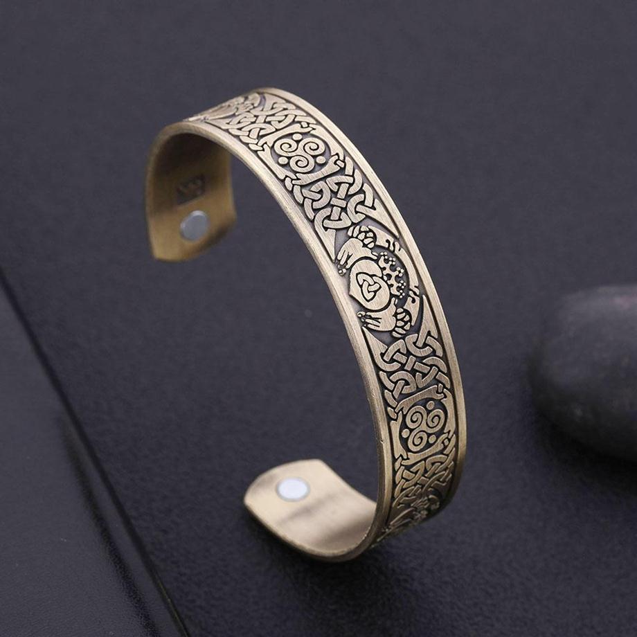 Fishhook Drop Irish Claddagh Crown Heart in Hands Knot Magnetic Cuff Bracelet Men's Triskele Bangle Jewelry287m
Fishhook Drop Irish Claddagh Crown Heart in Hands Knot Magnetic Cuff Bracelet Men's Triskele Bangle Jewelry287m