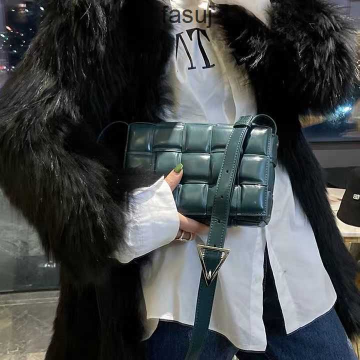 Fashion Ladies Bottess bags Venetas new online Red versatile woven leather small square cowhide women's Single Shoulder Messenger pillow, Black
Fashion Ladies Bottess bags Venetas new online Red versatile woven leather small square cowhide women's Single Shoulder Messenger pillow, Black