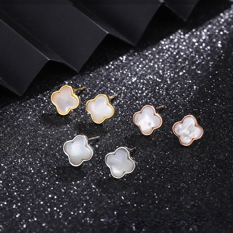 S925 sterling silver clover designer stud earrings for women girls luxury shell fashion sweet flower simple ear rings earring jewelry
S925 sterling silver clover designer stud earrings for women girls luxury shell fashion sweet flower simple ear rings earring jewelry