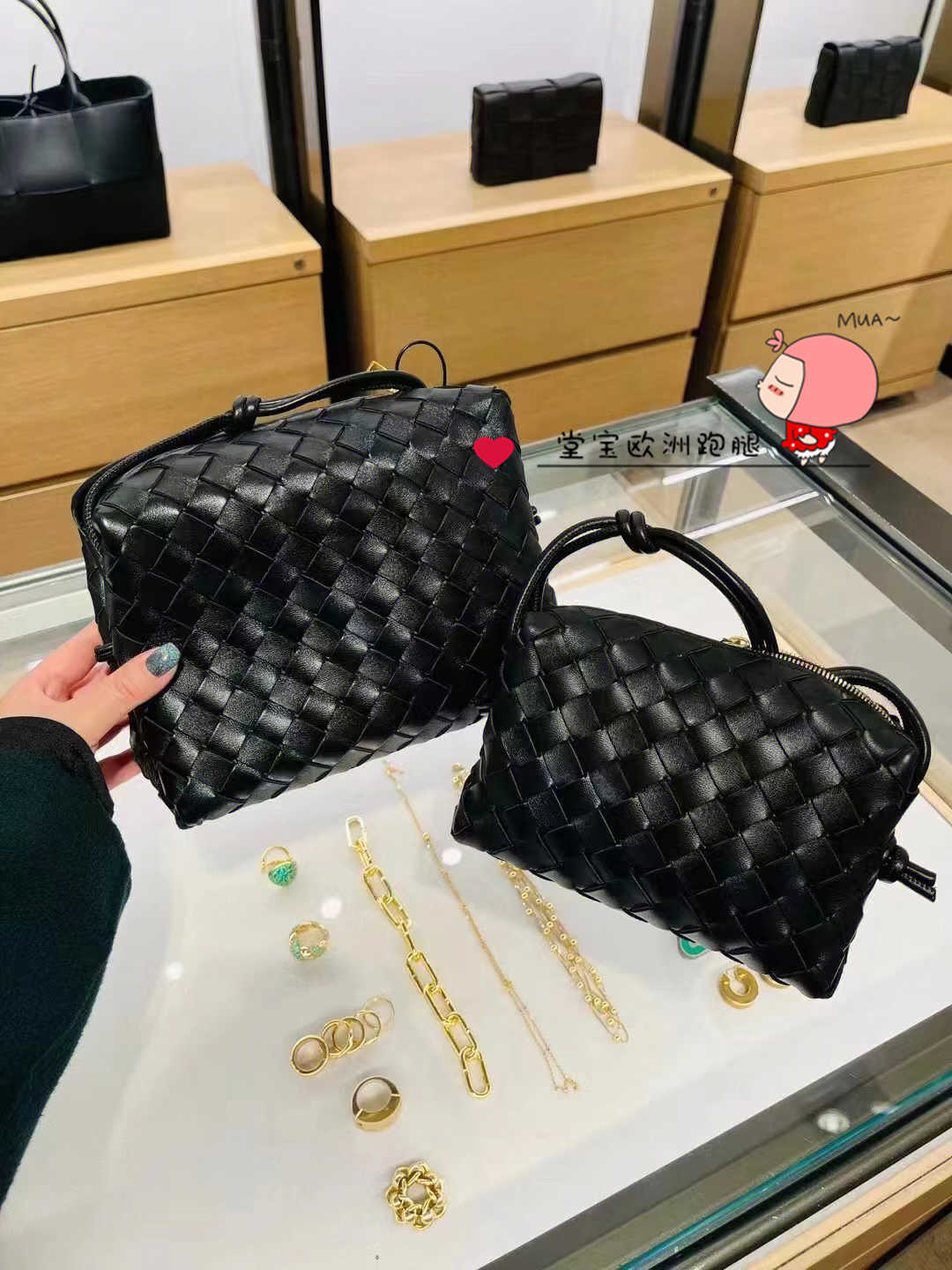 Classic fashion woven Bottess bags Venetas cross-country camera Camera mini Loop Woven Box One shoulder diagonal have logo, Black
Classic fashion woven Bottess bags Venetas cross-country camera Camera mini Loop Woven Box One shoulder diagonal have logo, Black