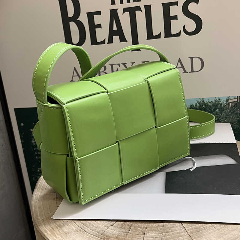 Luxurious Designer Bottess bags Venetas Minority design knitting mini women's 2022 spring new fashion high sense ins messenger sma have a logo, White
Luxurious Designer Bottess bags Venetas Minority design knitting mini women's 2022 spring new fashion high sense ins messenger sma have a logo, White