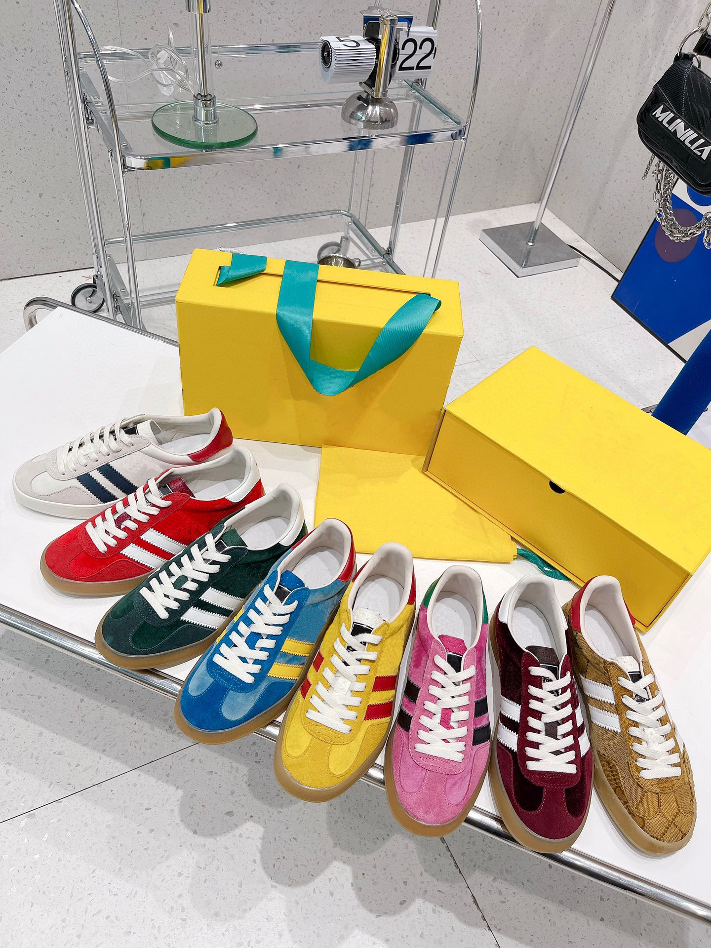 Designer Gazelle Shoes Samba xAD Sneakers Velvet Patchwork Retro Trainers Co-branded Ladies Sneaker luxury Women and Men 36-45, Color4
Designer Gazelle Shoes Samba xAD Sneakers Velvet Patchwork Retro Trainers Co-branded Ladies Sneaker luxury Women and Men 36-45, Color4