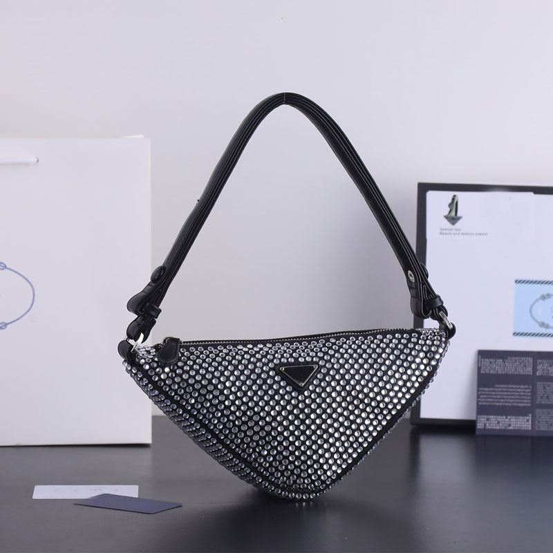 Diamonds Handbags Purse Triangular Crossbody Shoulder Bag Real Leather Fashion Letters Zipper Closure Solid Color Women Brand Wallets Lady
Diamonds Handbags Purse Triangular Crossbody Shoulder Bag Real Leather Fashion Letters Zipper Closure Solid Color Women Brand Wallets Lady