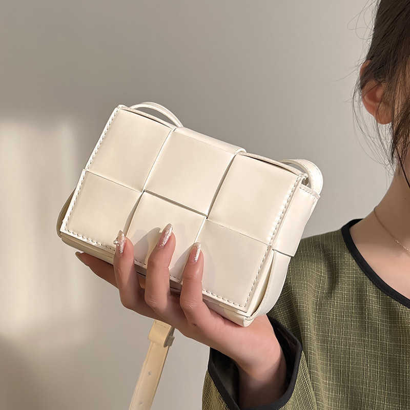 Luxurious Designer Bottess bags Venetas Summer woven small women's 2022 new fashion simple single shoulder leisure versatile Cross have a logo, White
Luxurious Designer Bottess bags Venetas Summer woven small women's 2022 new fashion simple single shoulder leisure versatile Cross have a logo, White