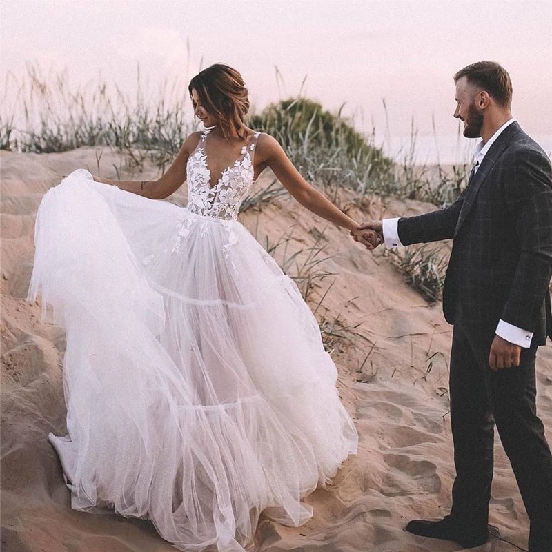 Beach V-Neck Appliques Lace Tulle Backless Boho Wedding Gowns Boheimian A-e Princess Bridal Dress