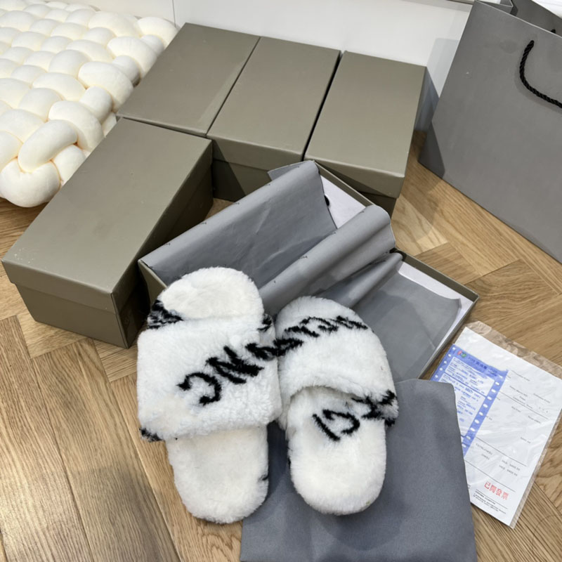 Women Slippers Designer Sandals Womens Winter Wool Outdoor Flat Letters Embroidery Fluffy Sandal Designers Shoes D2210286F, Black
Women Slippers Designer Sandals Womens Winter Wool Outdoor Flat Letters Embroidery Fluffy Sandal Designers Shoes D2210286F, Black