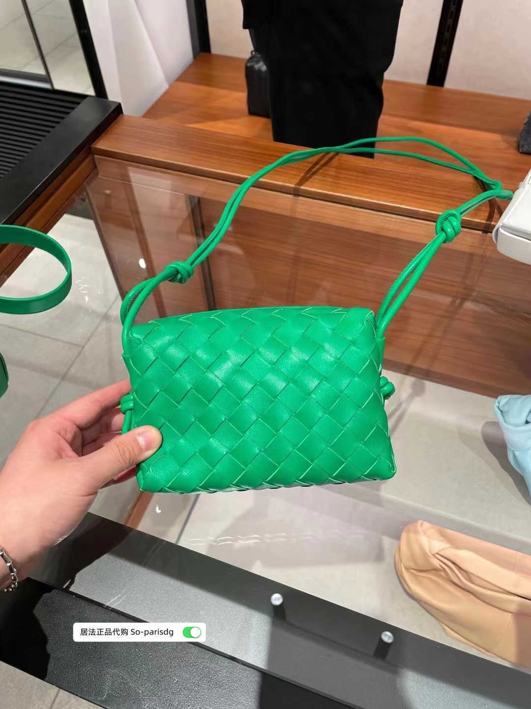 Classic fashion woven Bottess bags Venetas cross-country camera New Loop Box mini diagonal small square have logo, Black
Classic fashion woven Bottess bags Venetas cross-country camera New Loop Box mini diagonal small square have logo, Black