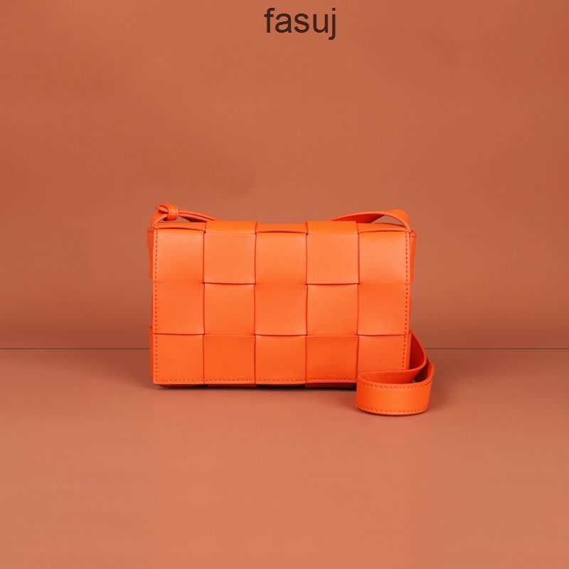 Fashion Ladies Bottess bags Venetas 2022 new Plaid woven messenger leather women's small single shoulder simple cowhide square, Orange
Fashion Ladies Bottess bags Venetas 2022 new Plaid woven messenger leather women's small single shoulder simple cowhide square, Orange