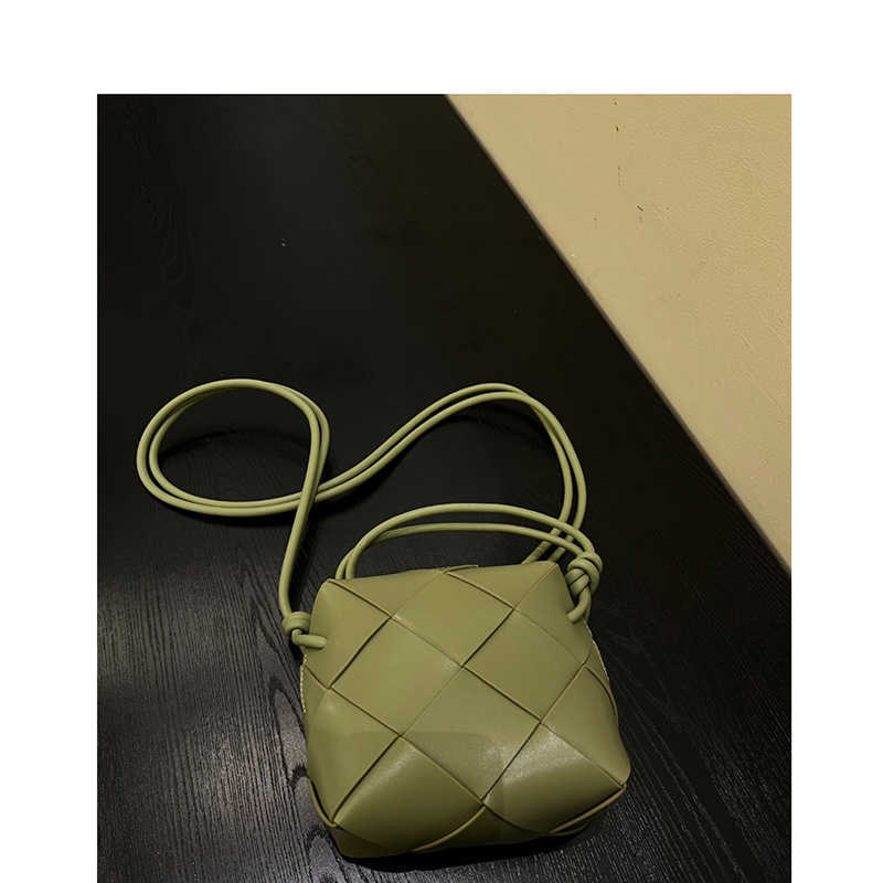 Classic fashion woven Bottess bags Venetas cross-country camera French TOUCH MISS luxury messenger leather armpit hand age reducing shoulder w have logo, Black
Classic fashion woven Bottess bags Venetas cross-country camera French TOUCH MISS luxury messenger leather armpit hand age reducing shoulder w have logo, Black