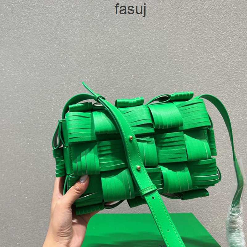 Fashion Ladies Bottess bags Venetas 2022 Newly made tassel small square pillow cloud bean curd leather diagonal shoulder casset, Green
Fashion Ladies Bottess bags Venetas 2022 Newly made tassel small square pillow cloud bean curd leather diagonal shoulder casset, Green