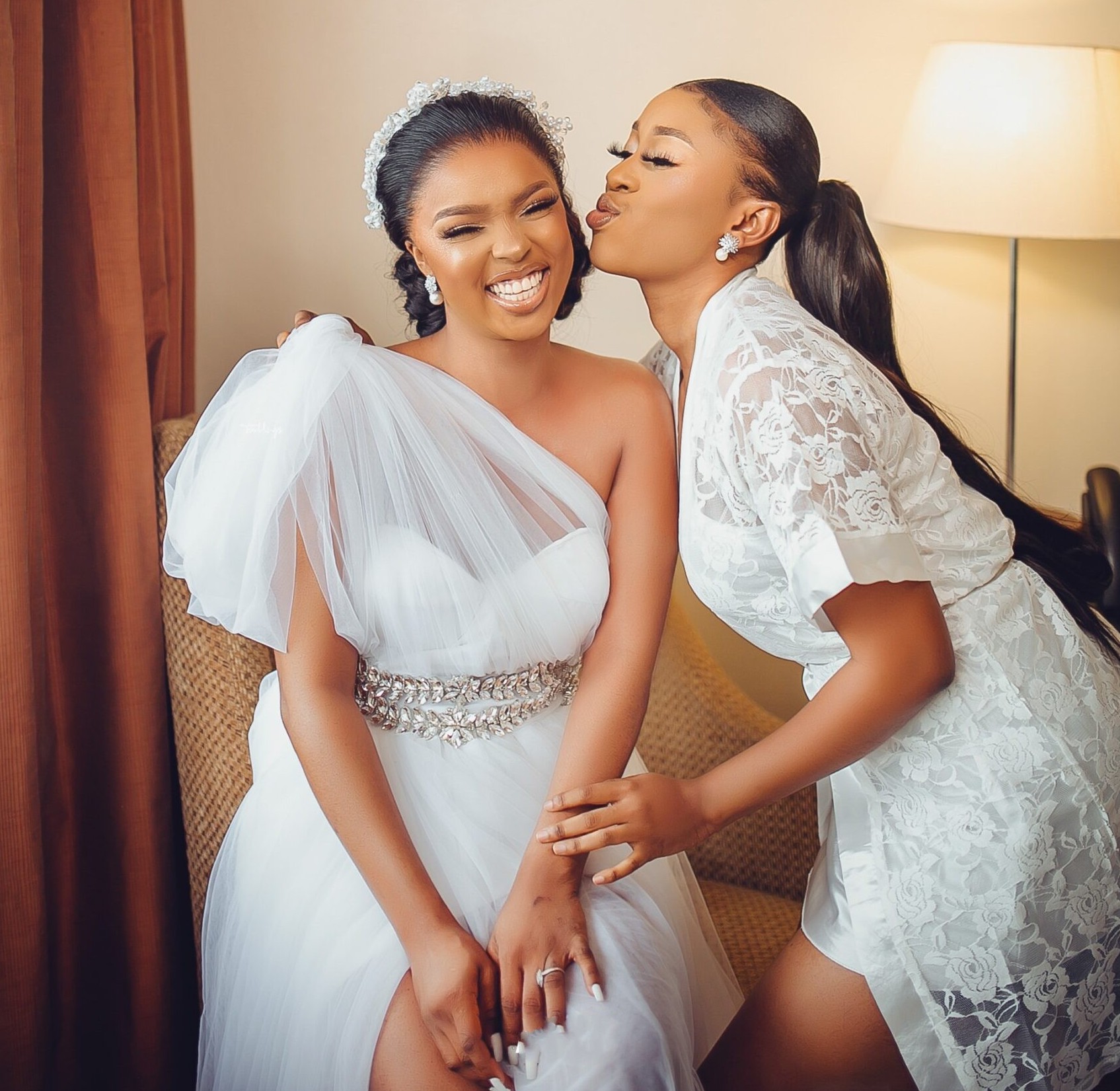 Sexy African White Wedding Dress 2023 Aso Ebi Bride Bridal Gowns One Shoulder Side Split A Line Crystal Robes De Mariee