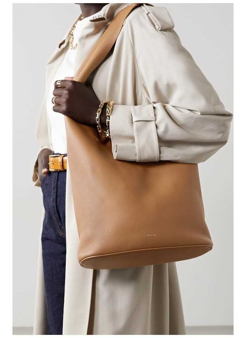 2022 Cowhide Contracted Large Capacity The Row Litchi Grain Single Shoulder Bucket Bag Bindle, White
2022 Cowhide Contracted Large Capacity The Row Litchi Grain Single Shoulder Bucket Bag Bindle, White