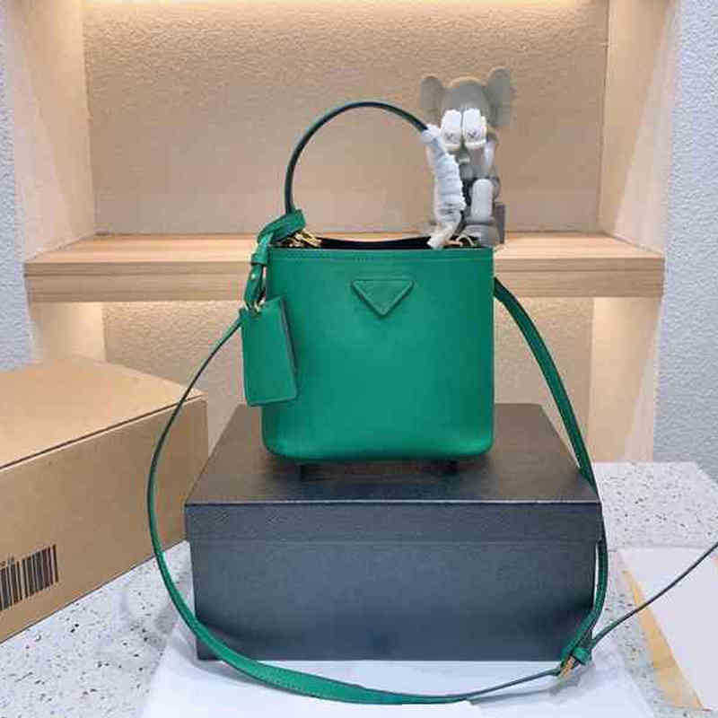 Prads totes designer handbag women bag Handbags Prade the Tote bags Luxuries designers womens crossbody Handbag Shoulder 7A high quality purses wallet RWBU
Prads totes designer handbag women bag Handbags Prade the Tote bags Luxuries designers womens crossbody Handbag Shoulder 7A high quality purses wallet RWBU
