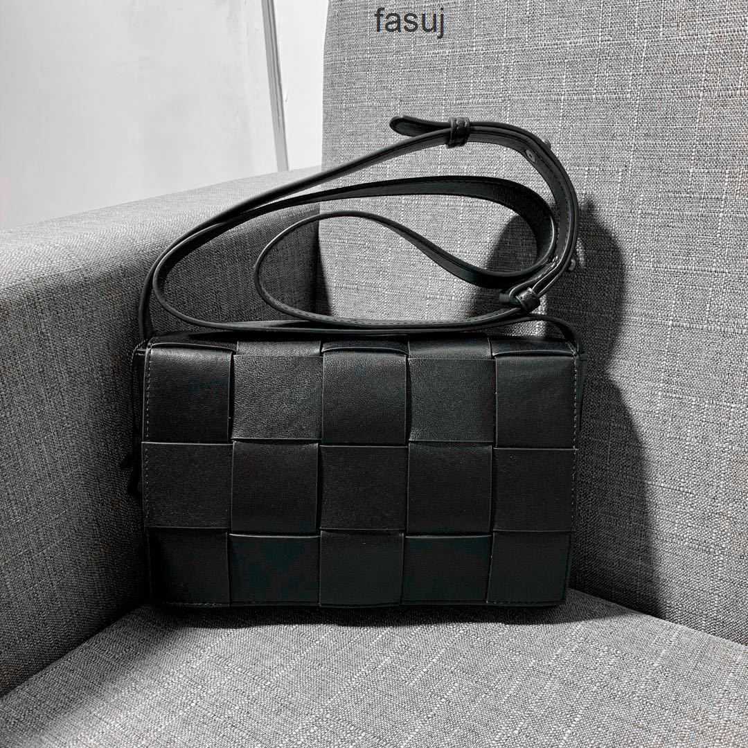 Fashion Ladies Bottess bags Venetas High grade sheepskin woven five plaid shoulder Large casual versatile cross body small square Tidy, Black
Fashion Ladies Bottess bags Venetas High grade sheepskin woven five plaid shoulder Large casual versatile cross body small square Tidy, Black